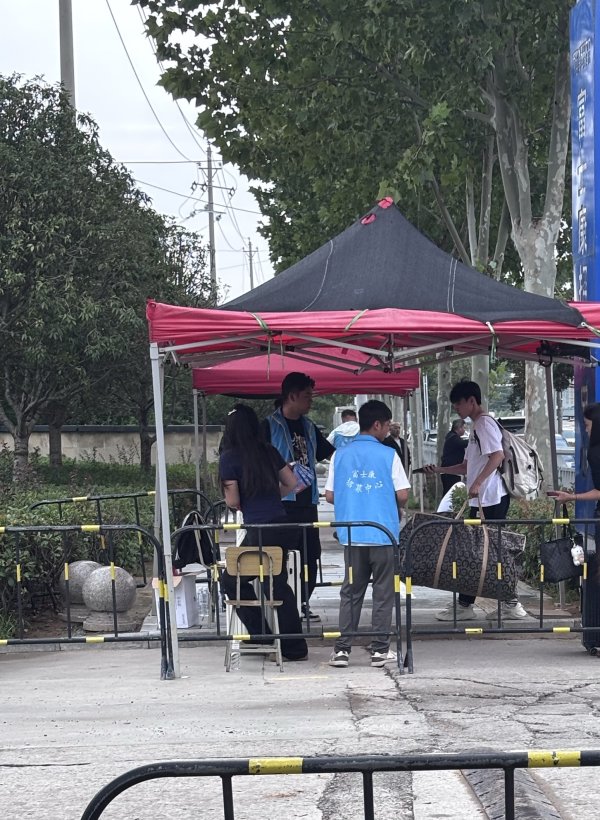 通牛网 郑州富士康iPhone 17港区产线已接近满产，近20万人两班倒赶工